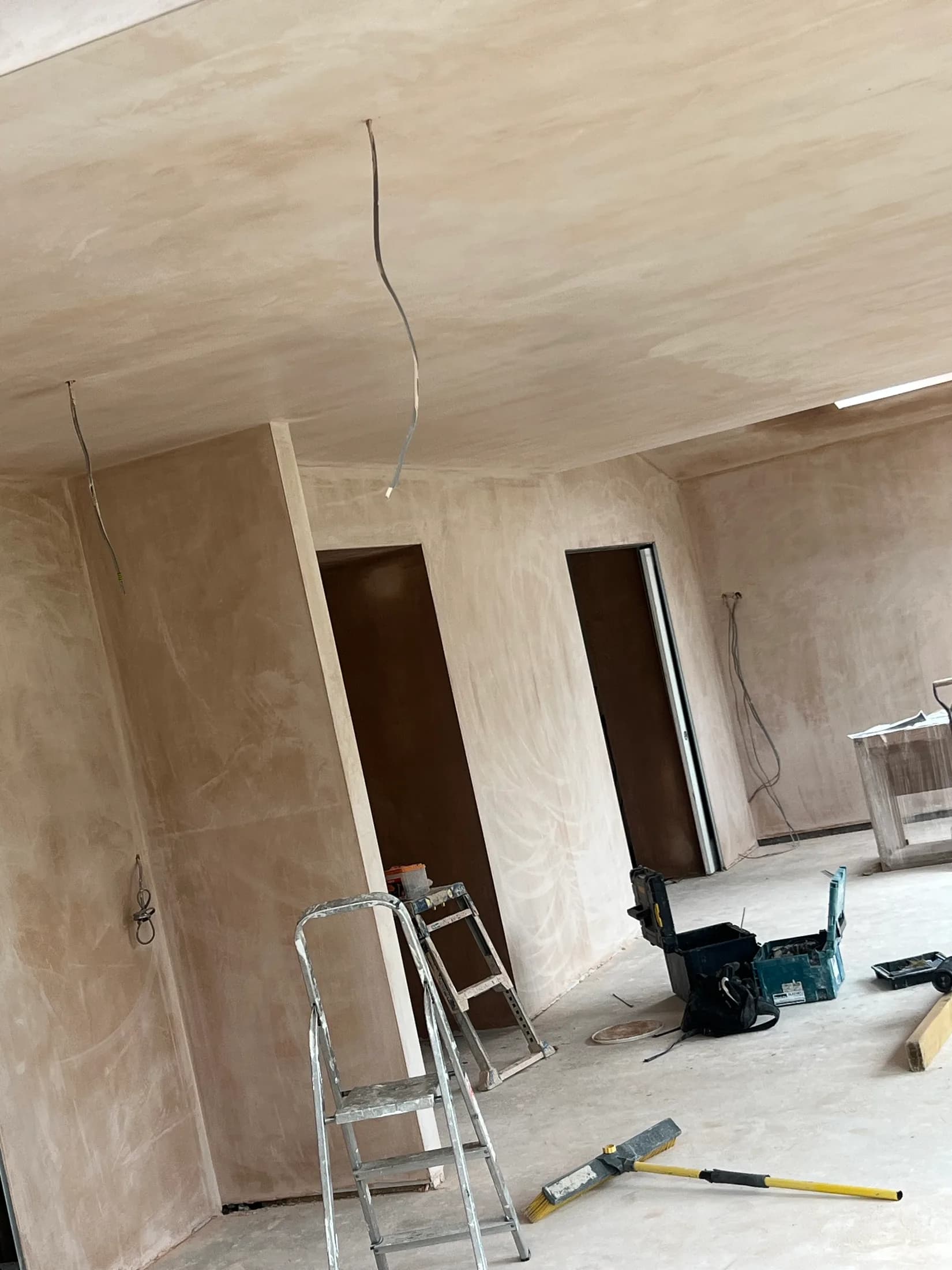 Large detached family home — photo 8