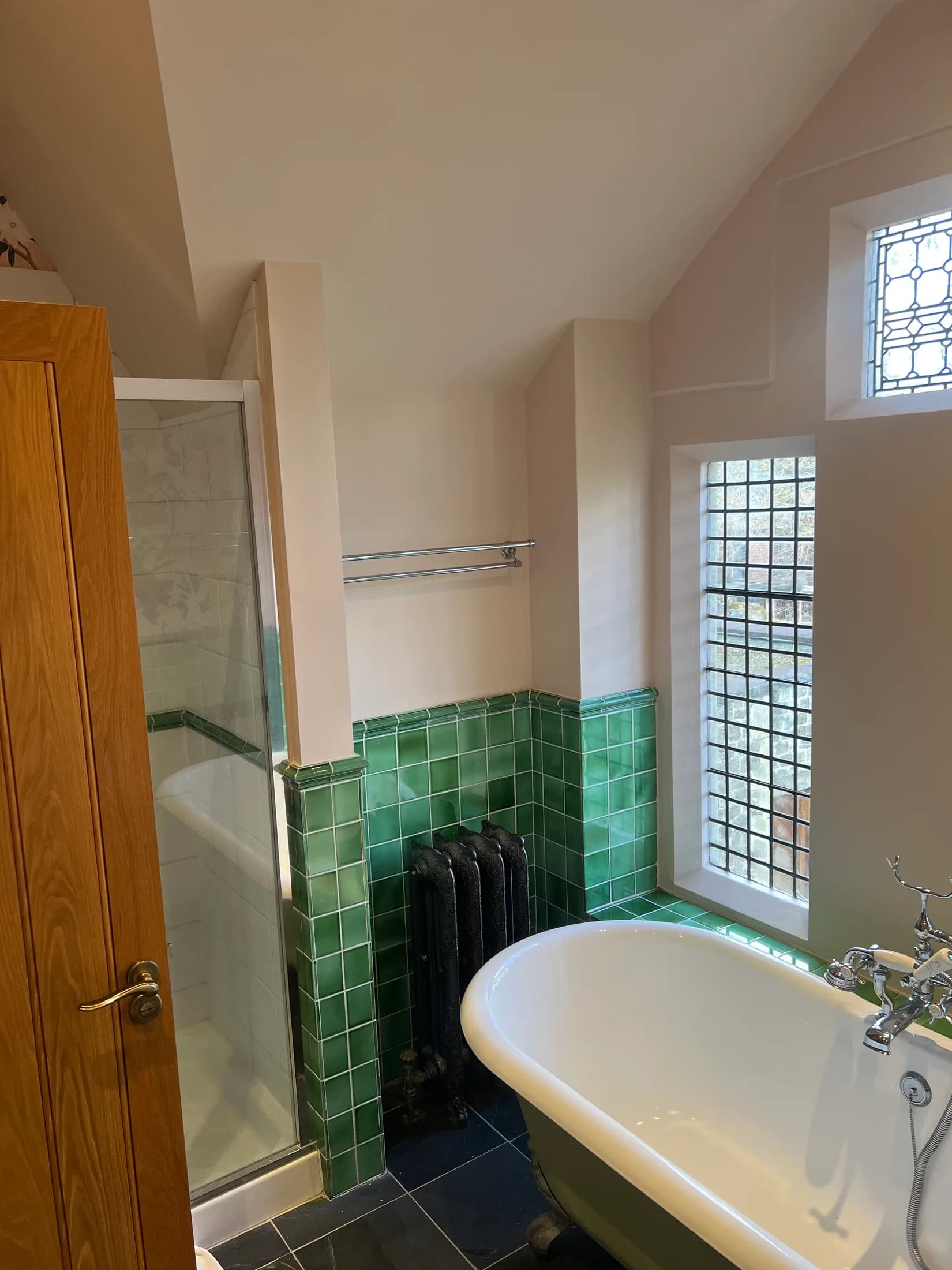 Country estate bathroom — photo 4