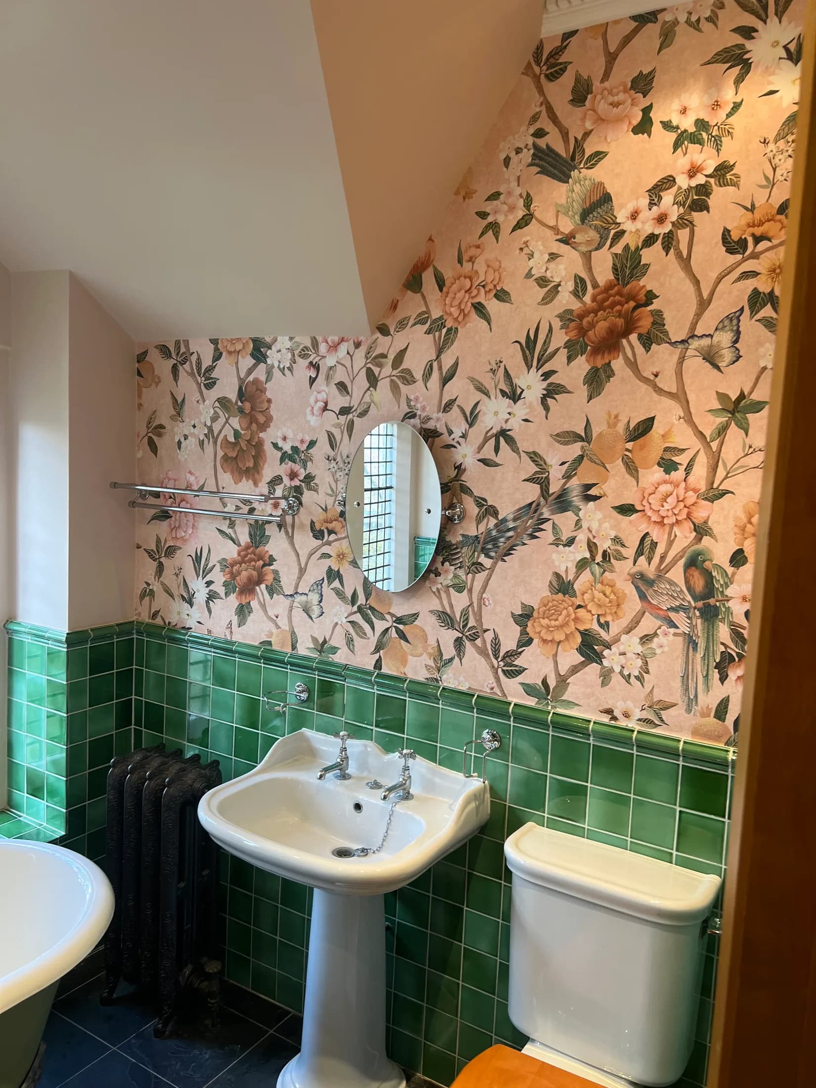 Country estate bathroom — photo 5