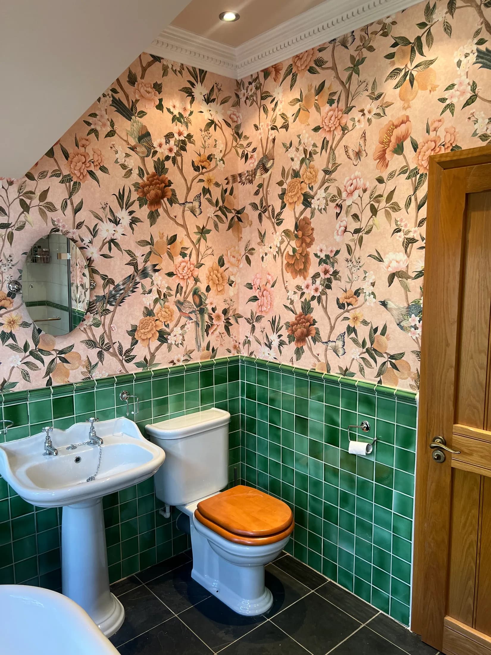 Country estate bathroom — photo 7